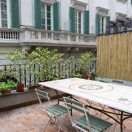 In Centro Con Terrazza 아파트 *